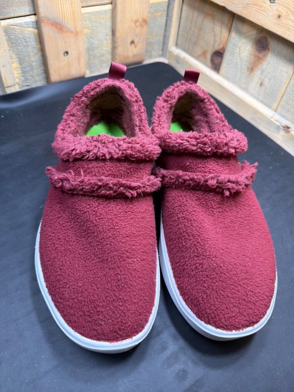 OOFOS Womens 9 EU 40 Burgundy Red Fleece Slip On Recovery Shoes Comfort Loafers - Picture 3 of 9